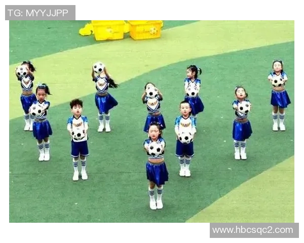 魅力四射的美女足球宝贝展现青春活力与运动激情的完美结合